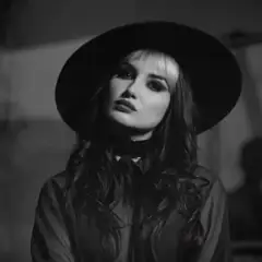 Chløë Black