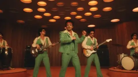 Bruno Mars segue em 1&ordm; lugar na Billboard Hot 100 com "I Just Might". Veja o top 10!