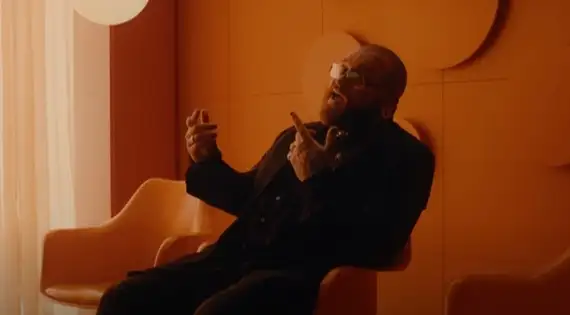 Veja o clipe da nova música, "God Went Crazy", com a letra e a tradução!